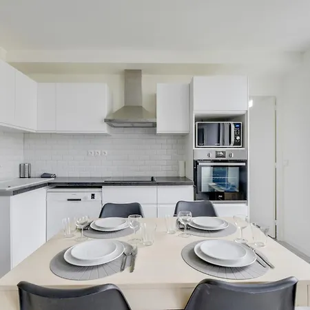 Chic And Spacious With Parking Appartamento Cergy