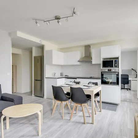 Chic And Spacious With Parking Appartamento