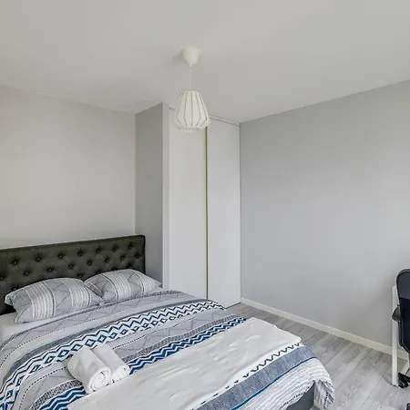 Chic And Spacious With Parking * Cergy