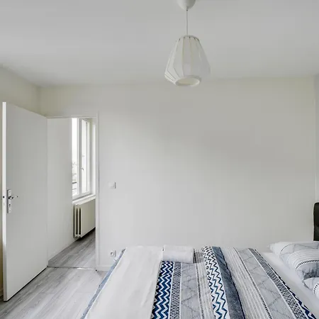 Chic And Spacious With Parking Appartamento Cergy